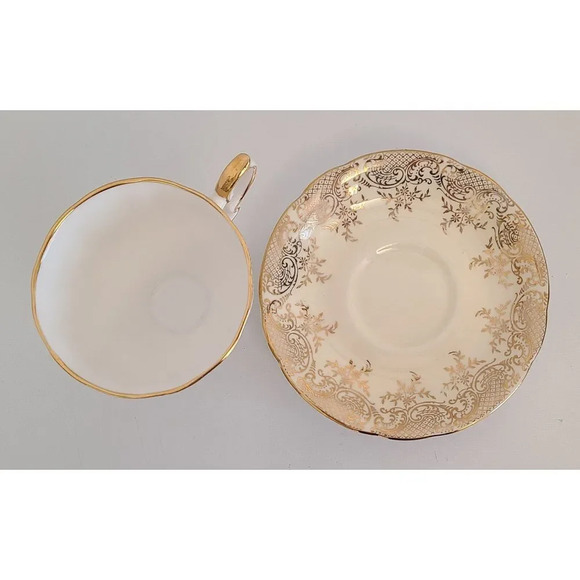 Vintage Rare Royal Standard Pale Yellow/Beige and Gold‎ Teacup and Saucer - Picture 6 of 8